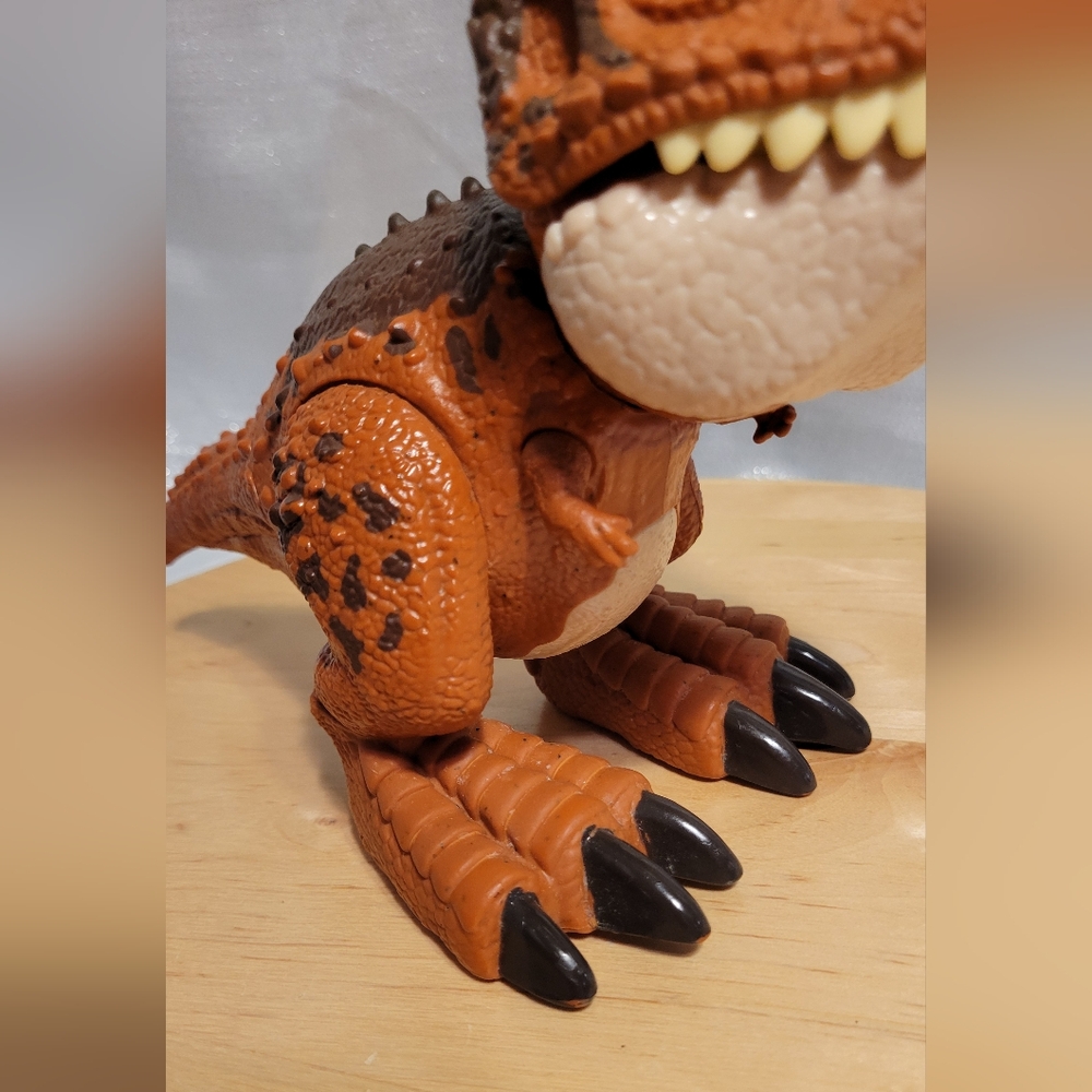 Jurassic World Camp Cretaceous Action Figure, Chompin Carnotaurus Toro Dinosaur - Picture 7 of 12